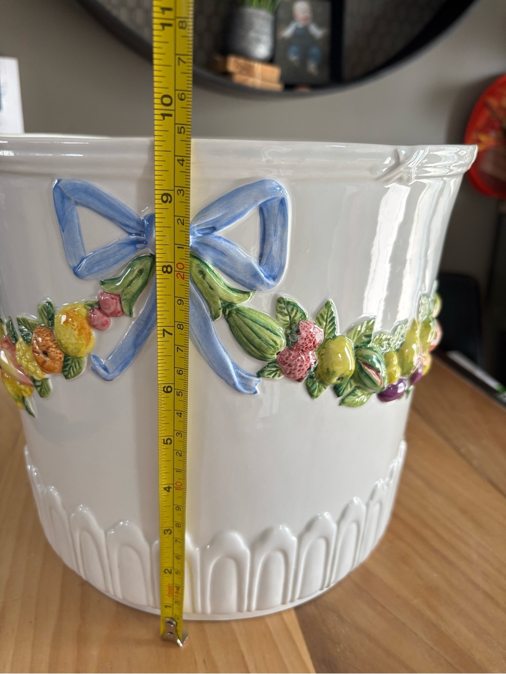 Italian Ceramic Cache Pot with raised pattern - Picture 9 of 12
